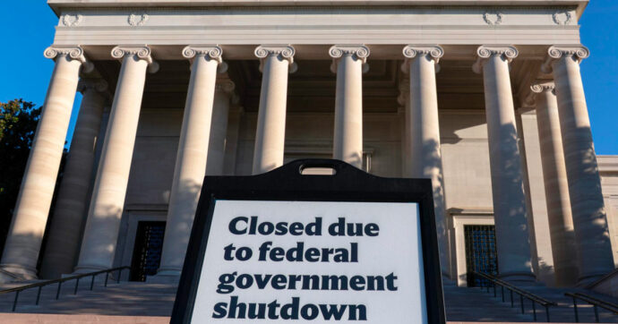 Aeroporti Usa nel caos e passeggeri a terra per lo shutdown: più di 5.000 tra cancellazioni e ritardi