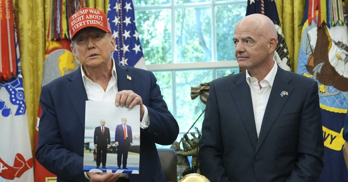 “Congratulazioni al presidente Trump”: le parole del presidente Fifa Gianni Infantino dopo l’accordo per Gaza “Congratulazioni al presidente Trump”: le parole del presidente Fifa Gianni Infantino dopo l’accordo per Gaza