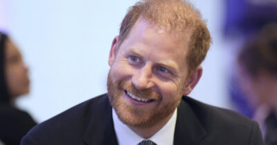 Copertina di “La donna era nascosta nel bagno di un hotel di lusso a pochi metri da Harry. Questa volta è andata bene, ma non si può continuare a contare sulla fortuna”: i retroscena sulla stalker