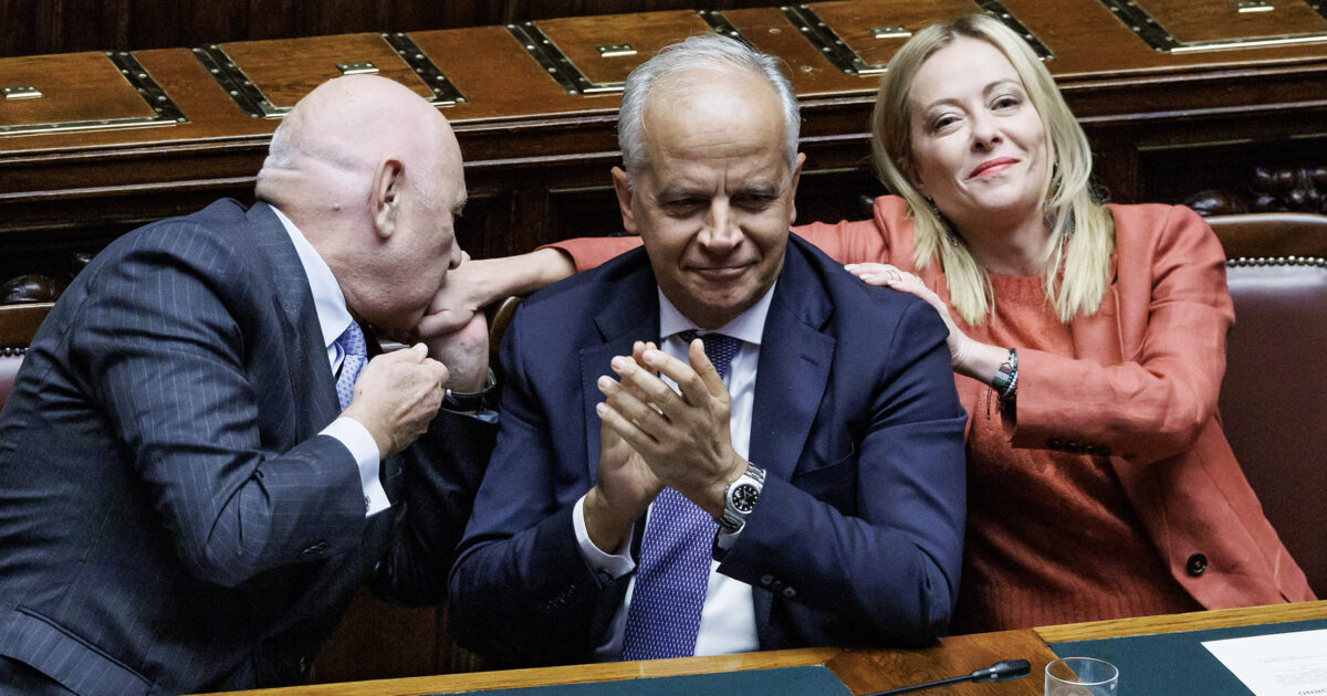 Caso Almasri: la Camera salva Nordio, Piantedosi e Mantovano dal processo. Meloni presente in aula per blindare i suoi ministri