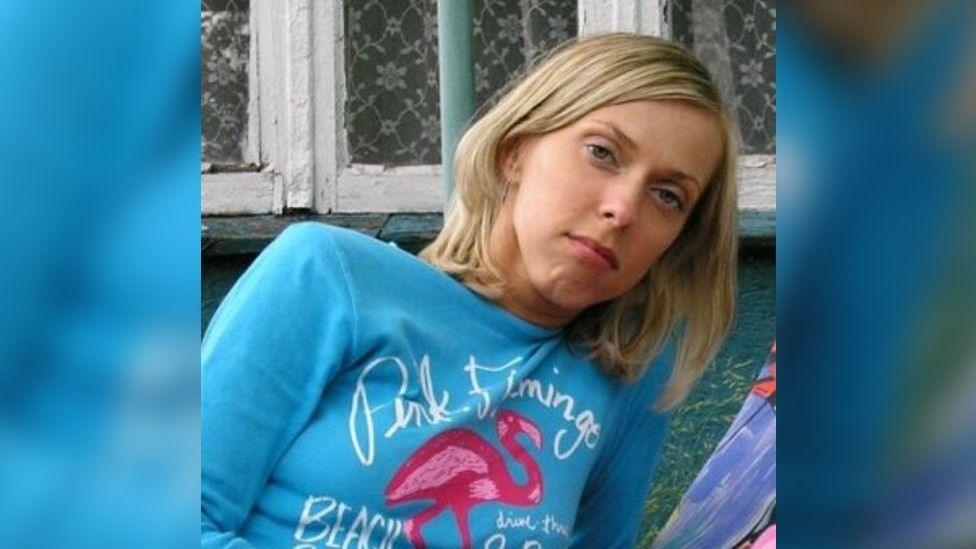 Esce dal lavoro, sale su un bus e scompare nel nulla: i resti di Malgorzata Wnuczek ritrovati in un canale dopo 27 anni, è giallo Esce dal lavoro, sale su un bus e scompare nel nulla: i resti di Malgorzata Wnuczek ritrovati in un canale dopo 27 anni, è giallo