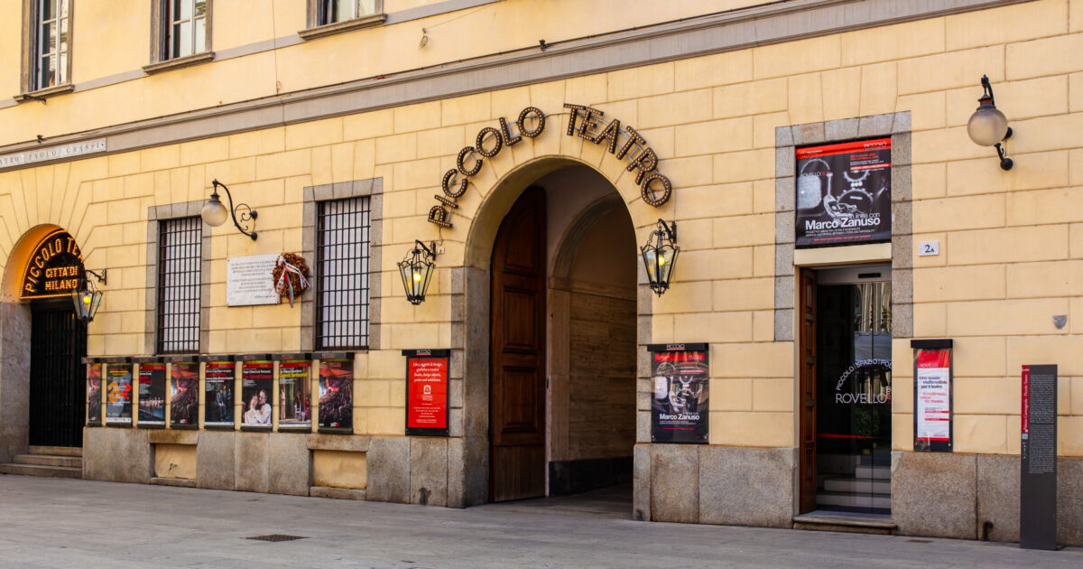 Trump, Snowden, il G8 di Genova e la Uno Bianca: Milano apre la stagione teatrale più politica e attuale degli ultimi anni. Ecco gli spettacoli da non perdere Trump, Snowden, il G8 di Genova e la Uno Bianca: Milano apre la stagione teatrale più politica e attuale degli ultimi anni. Ecco gli spettacoli da non perdere