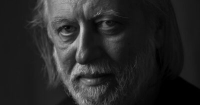 Copertina di László Krasznahorkai vince il Premio Nobel per la Letteratura 2025: ecco chi è il “maestro dell’apocalisse” che ha scritto “Satantango”