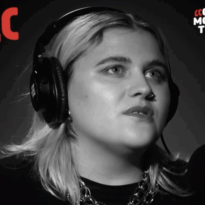 “Mi chiamavano chiattona e mi ferivano. Dipendo ancora troppo dai commenti degli altri. Vorrei piacere a tutti e questo mi fa male”: il racconto di Big Mama