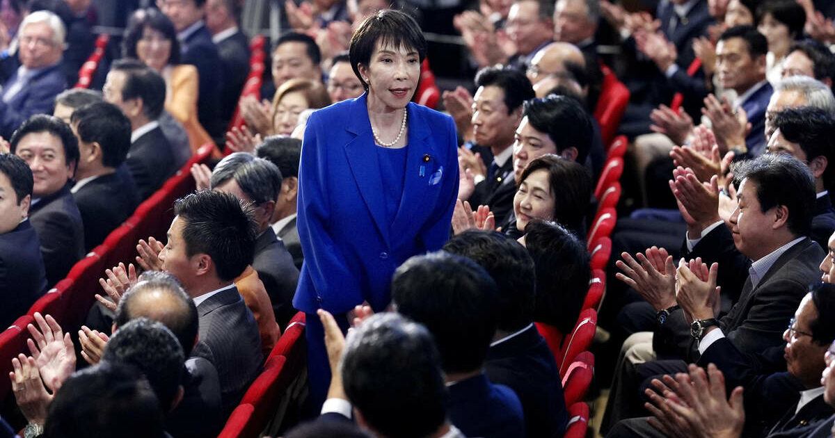 Giappone, per la prima volta una donna è alla guida del partito Liberal democratico: e già sogna di diventare premier