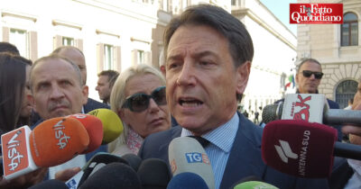 Copertina di Conte: “Governo Meloni s’intesta il la pace di Trump? Ridicolo. Per due anni in silenzio davanti a genocidio”