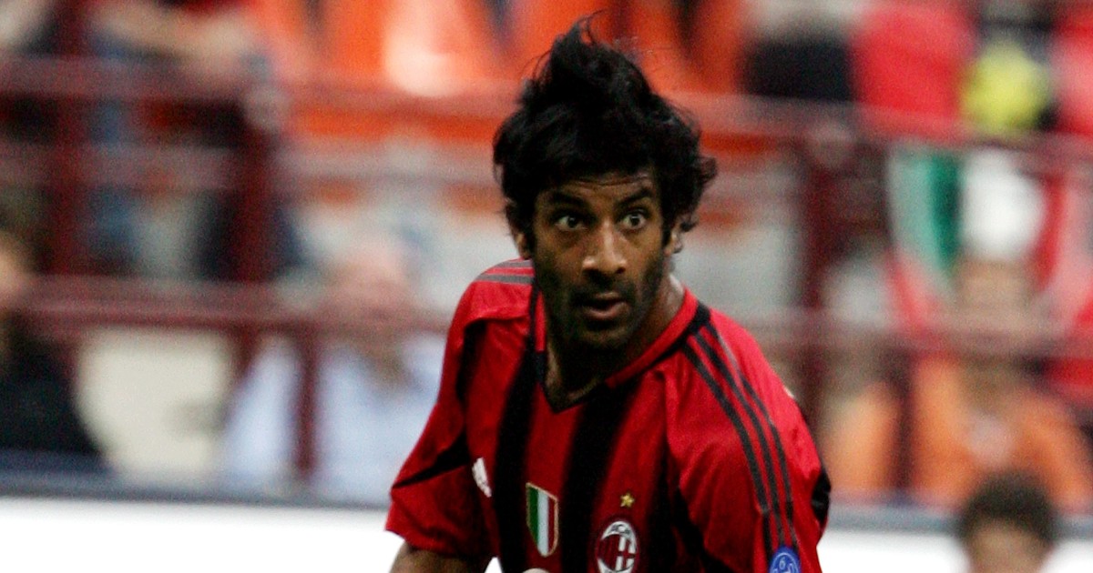 ti ricordi8230 vikash dhorasoo e la sua super 8 ai mondiali del 2006 storia dell8217ex milan che entrava nello spogliatoio con una pila di giornali