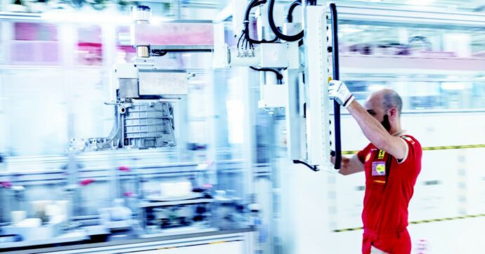 1000 cavalli e 530 km di autonomia: Ferrari mostra il suo lato green