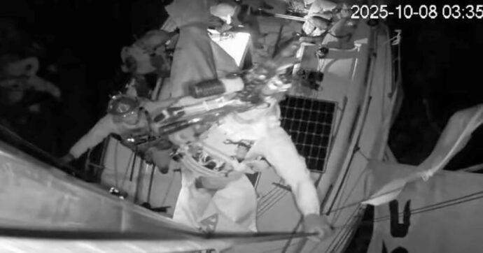 Atteso per oggi il rientro di 7 italiani.  “Colpiti, derisi e umiliati in carcere”