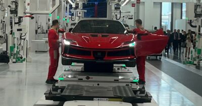 Copertina di Il Cavallino segna  il futuro, tra “ricarica” e sfide globali