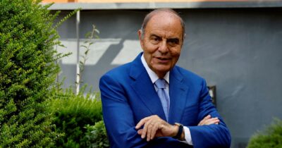 Copertina di Vespa “artista” uno e trino: arrotonda anche con i doc