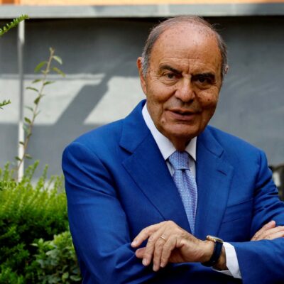 Copertina di Vespa “artista” uno e trino: arrotonda anche con i doc