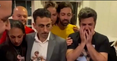 Copertina di Trump al telefono con le famiglie degli ostaggi israeliani: “Torneranno a casa lunedì”