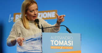 Copertina di Meloni attacca dal palco di Firenze: “La sinistra italiana è più fondamentalista di Hamas” | Video