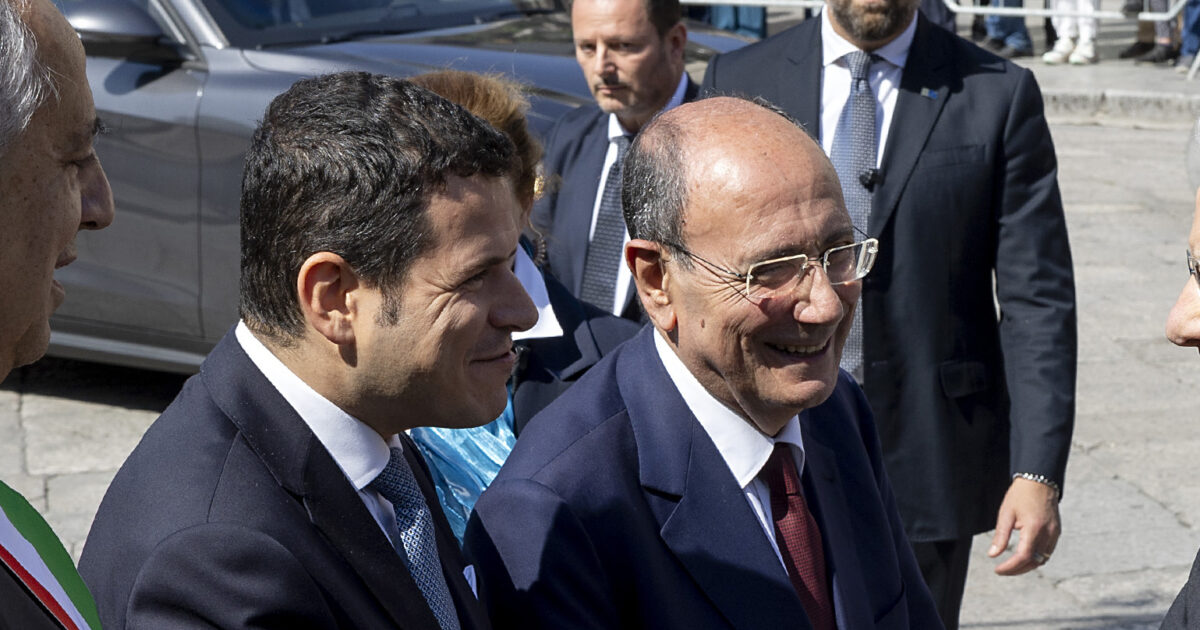 Regione Sicilia, la maggioranza in frantumi sulla manovra: così FdI avvisa Schifani (su input) di Roma Regione Sicilia, la maggioranza in frantumi sulla manovra: così FdI avvisa Schifani (su input) di Roma