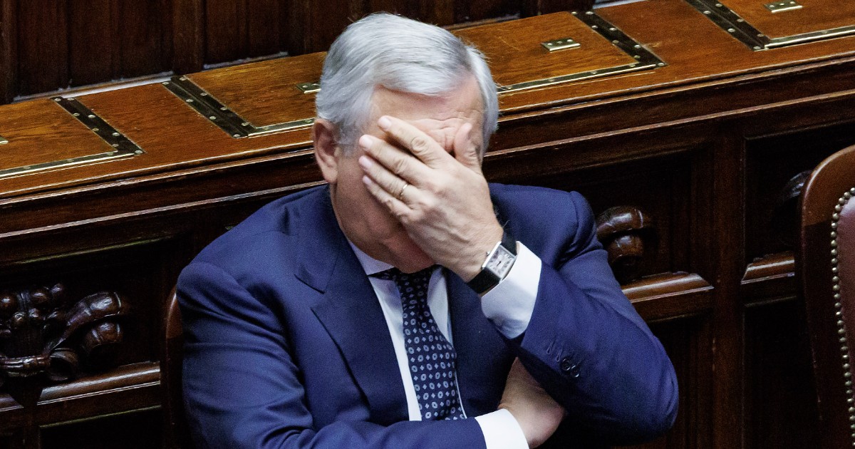 tajani posta video da gaza in cui sventola il tricolore riconoscenza all8217italia ma 232 rivolto a chi 232 sceso in piazza contro il governo