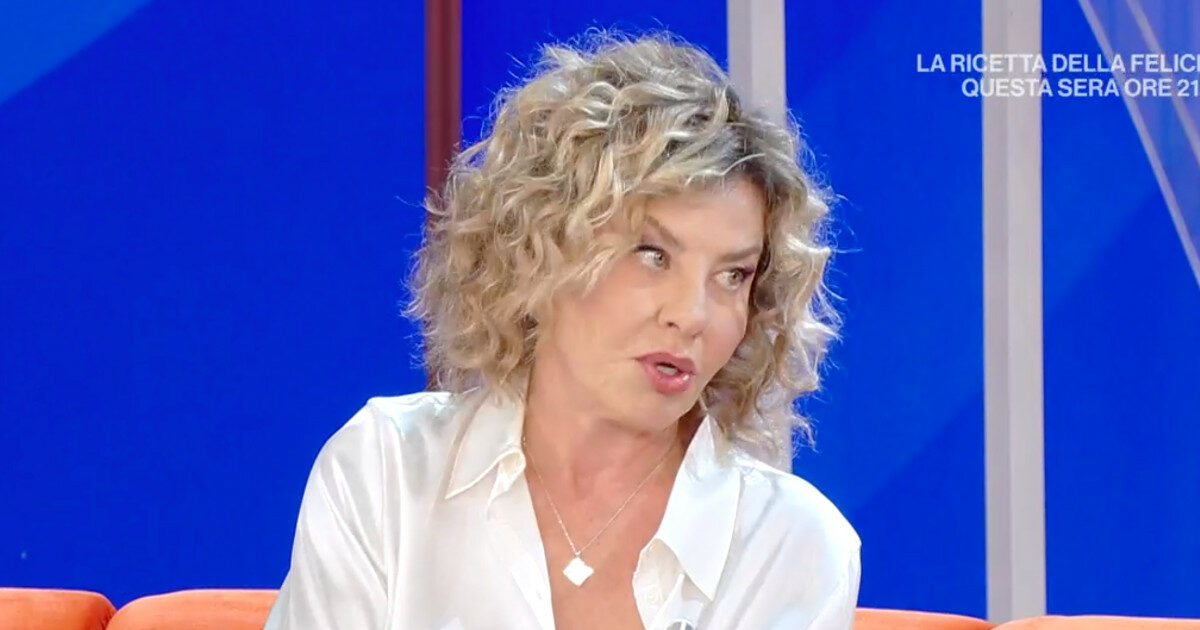 “Ero più morta che viva. Una protesi ha fatto infezione, il seno si è gonfiato di 7 litri di siero. Sono rimasta con un seno solo per un anno”: così Eva Grimaldi