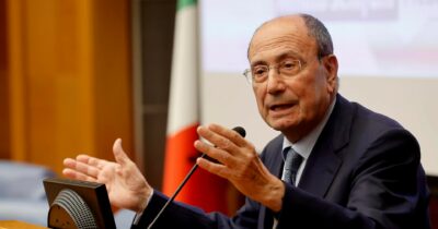 Copertina di La Caporetto di Schifani, FdI non lo vuole più: “Intollerabile”