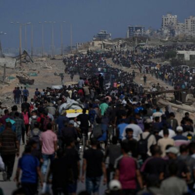 Copertina di Gaza, i fiumi umani per ritornare alle pietre di case distrutte