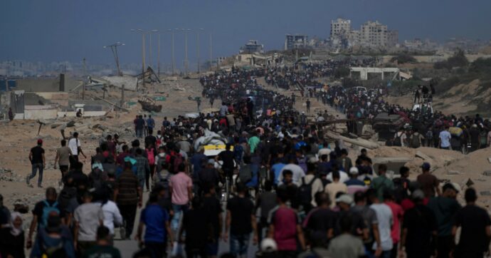 Gaza, i fiumi umani per ritornare alle pietre di case distrutte