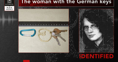 Copertina di Risolto il mistero della “donna con le chiavi tedesche”: “Il suo cadavere fu trovato 21 anni fa su una spiaggia, la svolta grazie a una soffiata”