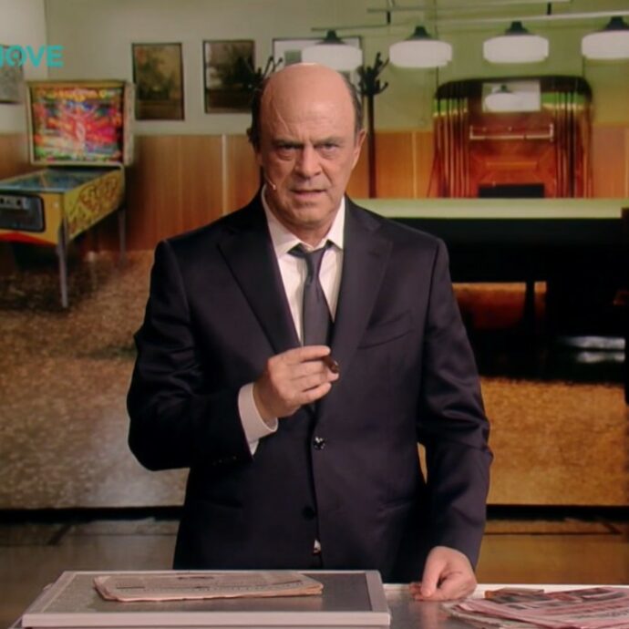 Il Bersani di Crozza riflette sul centrosinistra: “Ci stiamo restringendo come un maglione in lavatrice”