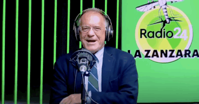 Copertina di “Non mi sono mai fatto inchiappettare. Passerei una notte di se**o sfrenato con Stefano De Martino: avrà senz’altro il gluteo marmoreo”: le confessioni di Cecchi Paone