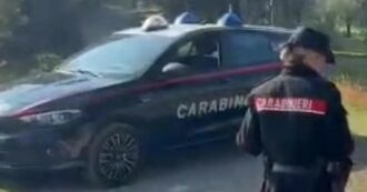 Copertina di Il bacio al killer, poi i colpi di pistola e la fuga: tre fermi per il tentato omicidio del nipote del boss Lo Russo