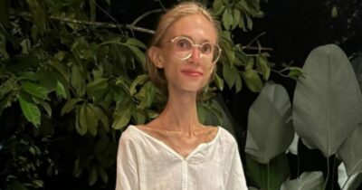 Copertina di Influencer si trasferisce a Bali e mangia solo frutta per 10 mesi: “È morta che pesava 22 chili, non riusciva neanche a girarsi nel letto”. La rabbia dei genitori: “Plagiata dai vegani e dai social”