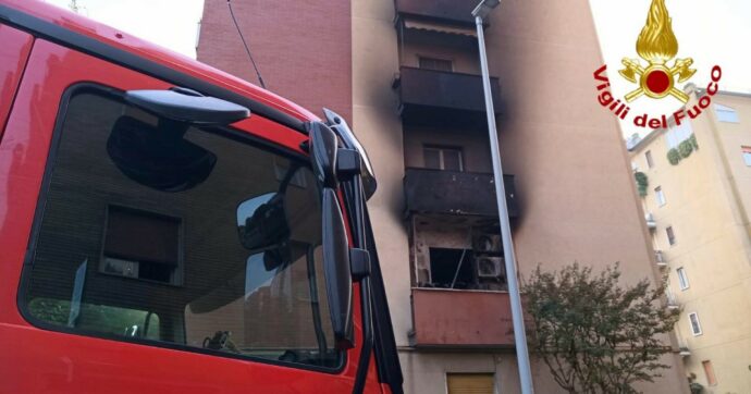 Milano, a fuoco palazzo. Forse gesto volontario