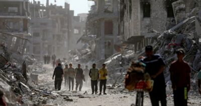 Copertina di Diario da Gaza: “Siamo tornati qui, dove era casa. I bimbi la disegnano sulle rovine”