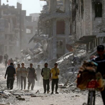 Copertina di Diario da Gaza: “Siamo tornati qui, dove era casa. I bimbi la disegnano sulle rovine”