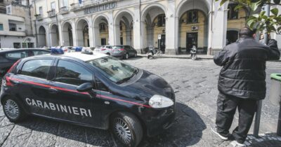 Copertina di Aversa, il sindaco commercialista e povero: dichiara 5 mila€ annui