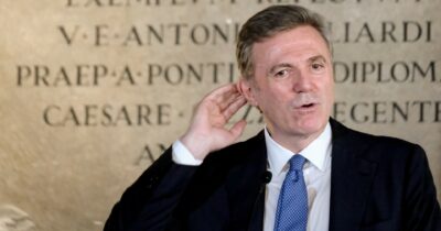 Copertina di Paragon, spiato anche Cattaneo: “Virus nel telefono”