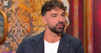 Copertina di “Il medico mi disse: ‘Se non ti operi, tua figlia non avrà più un padre’. Me la sono fatta sotto dalla paura”: le confessioni di Raimondo Todaro