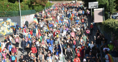Copertina di La marcia Perugia-Assisi: grande partecipazione in sostegno a Gaza, legate le bandiere di Palestina e Israele. Presenti Conte e Schlein
