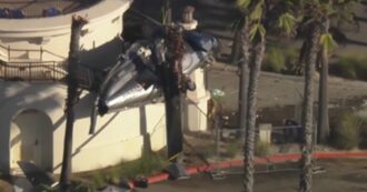 Copertina di Elicottero si schianta a Huntington Beach, in California: cinque feriti
