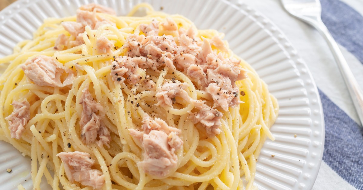 La cacio e pepe con il tonno, la ricetta del New York Times fa infuriare gli italiani: “Una pasta proteica fusion”