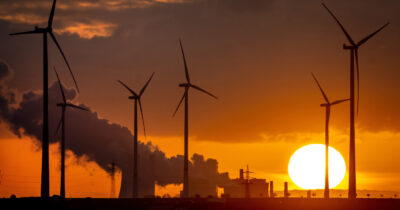 Copertina di Transizione energetica a zero consumo di suolo, il mondo ambientalista si è spaccato