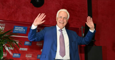 Copertina di Regionali Toscana, i risultati | Giani riconfermato presidente: “Campo largo è vincente”. Stacca Tomasi di 13 punti. Affluenza al 47,7%: minimo storico