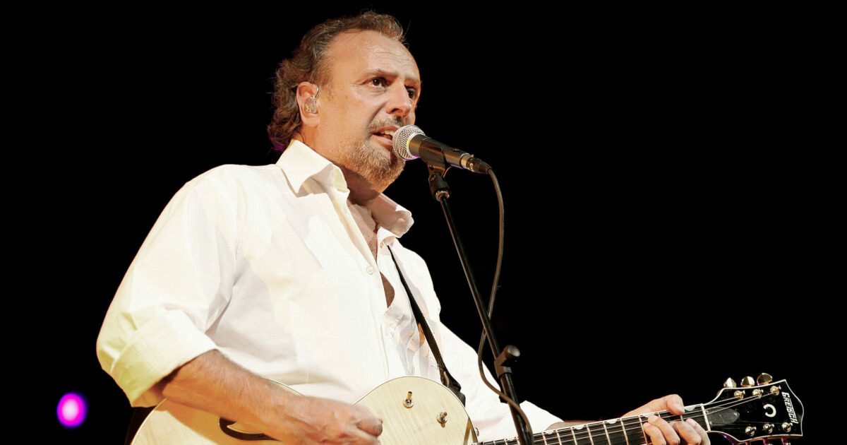 “Con Mina e il disco insieme ho chiuso una fase della vita. Compongo solo note. La musica oggi? Massa informe di suoni che esce dal cellulare”: così Ivano Fossati