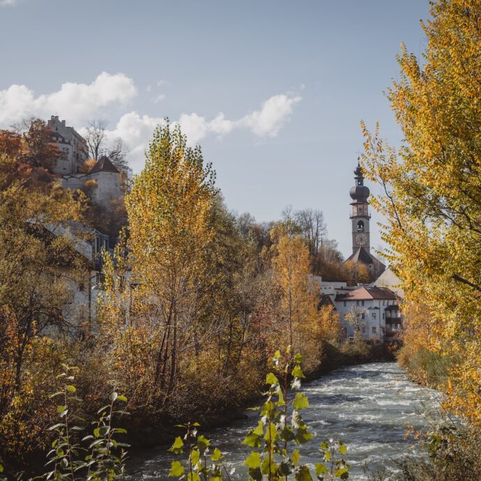 Dove andare in autunno: la nostra guida ai migliori itinerari tra Toscana e Dolomiti per un weekend tra spa, foliage e piatti di stagione