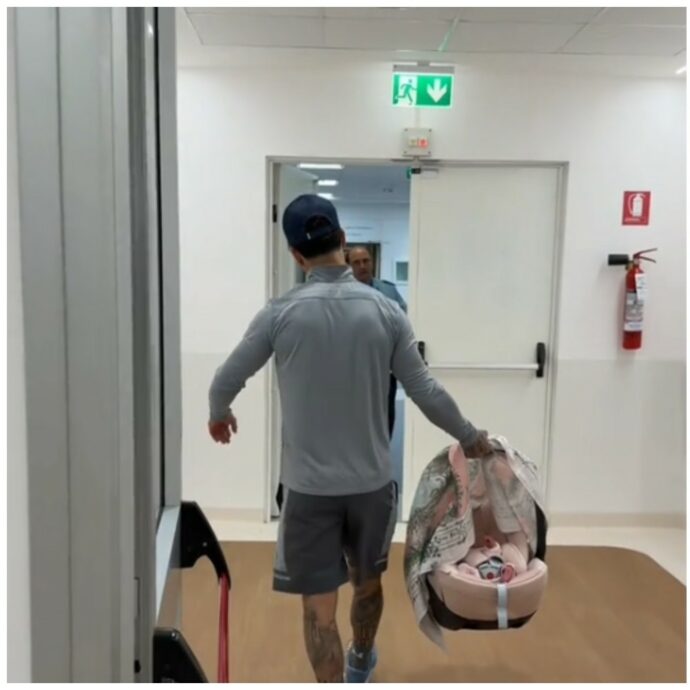 “La nascita della nostra bambina è stato un miracolo, Tony Effe non mi ha mai lasciato sola”: Giulia de Lellis torna a casa dopo il parto con la piccola Priscilla