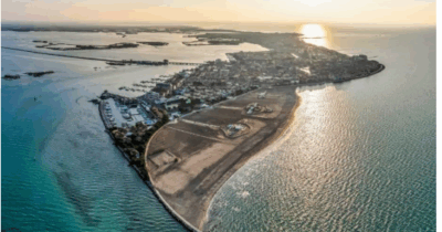 Copertina di “Non ho mai pubblicato questa foto, non so dove l’abbiano presa”: fotografo contro Ryanair che ha utilizzato sui social un suo scatto senza il consenso