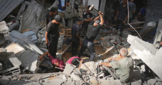 Gaza, alla ricerca dei 10mila corpi sepolti sotto le macerie. Anni per recuperarli e un