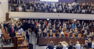 Copertina di Trump alla Knesset, il presidente Usa accolto con un’ovazione e una standing ovation dai parlamentari israeliani