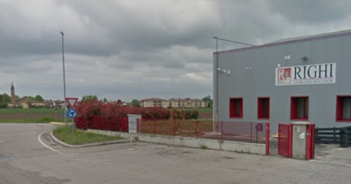 viene colpito da un tornio sulla testa morto un operaio di 29 anni nel bolognese