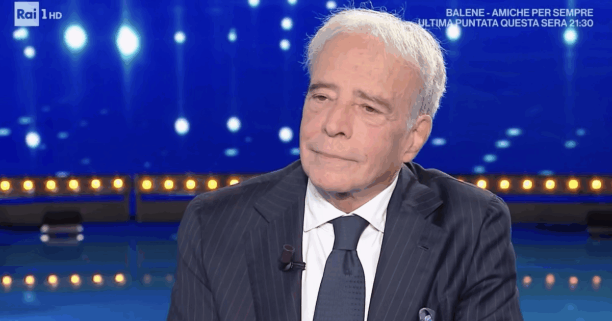 “Abbiamo avuto una grande disgrazia, abbiamo perso mamma a 33 anni per un tumore al seno. Io e mio fratello siamo rimasti orfani”: lo rivela Enrico Montesano