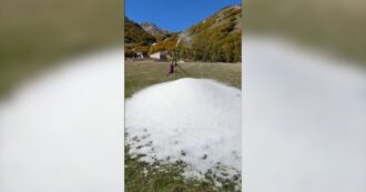 Copertina di C’è già la neve (artificiale) sugli Appennini: il test con più di 10 gradi. Ed è polemica per la nuova tecnologia