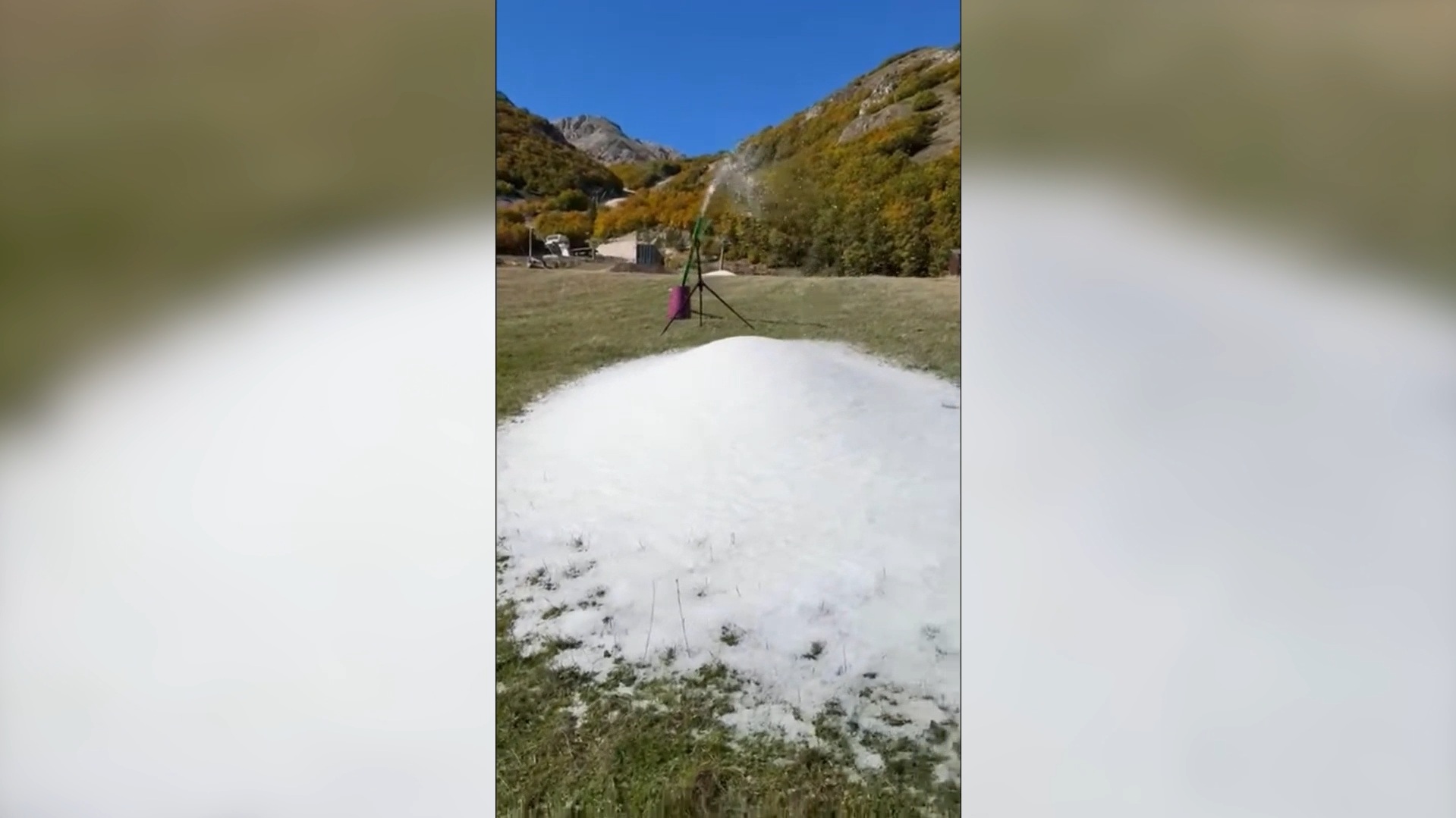 C’è già la neve (artificiale) sugli Appennini: il test con più di 10 gradi. Ed è polemica per la nuova tecnologia C’è già la neve (artificiale) sugli Appennini: il test con più di 10 gradi. Ed è polemica per la nuova tecnologia